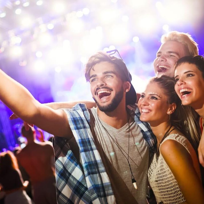 Mit Wingman Frauen ansprechen 4 Regeln für Flirterfolg