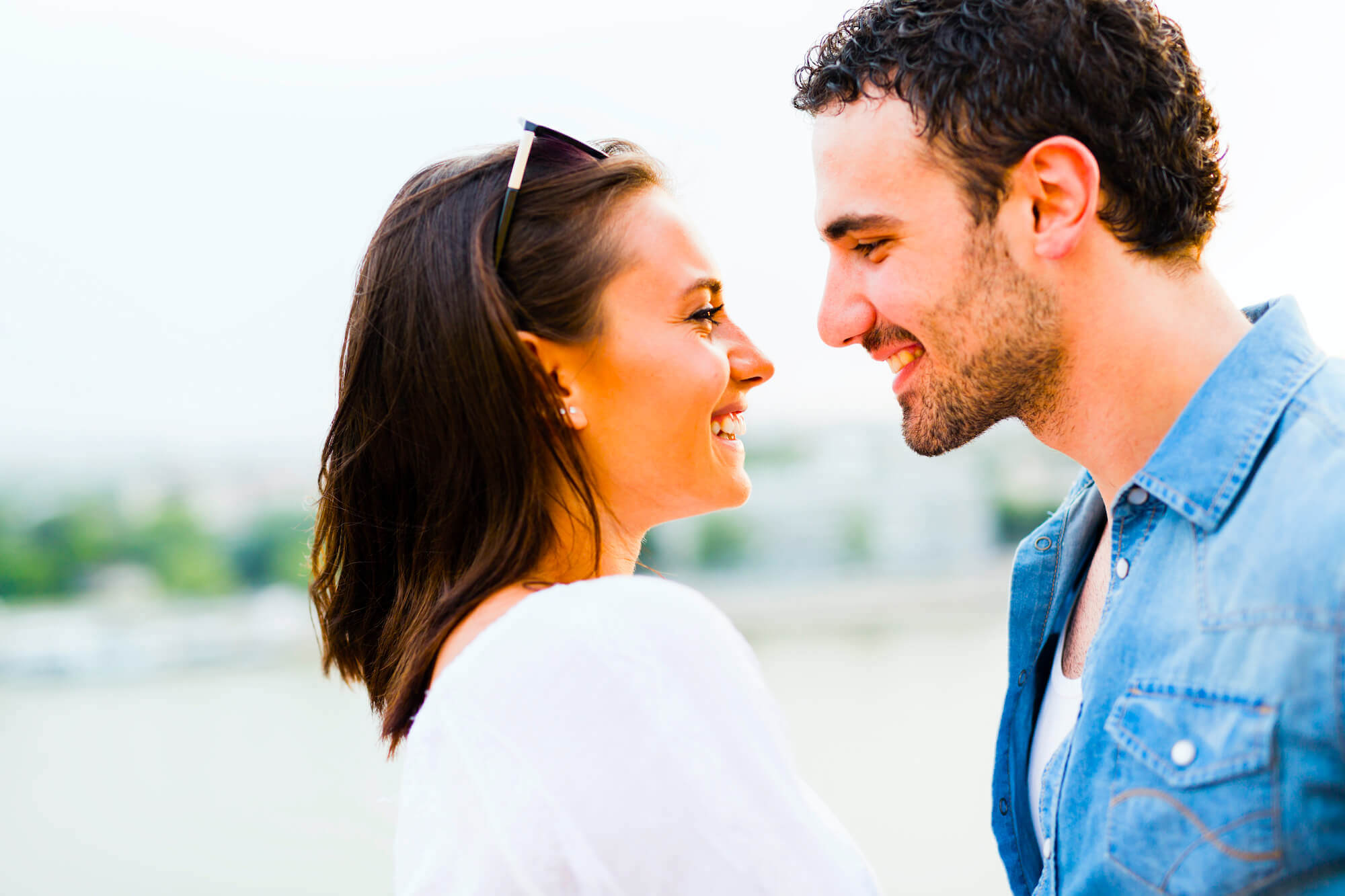 Warum Frauen auf stille Männer stehen