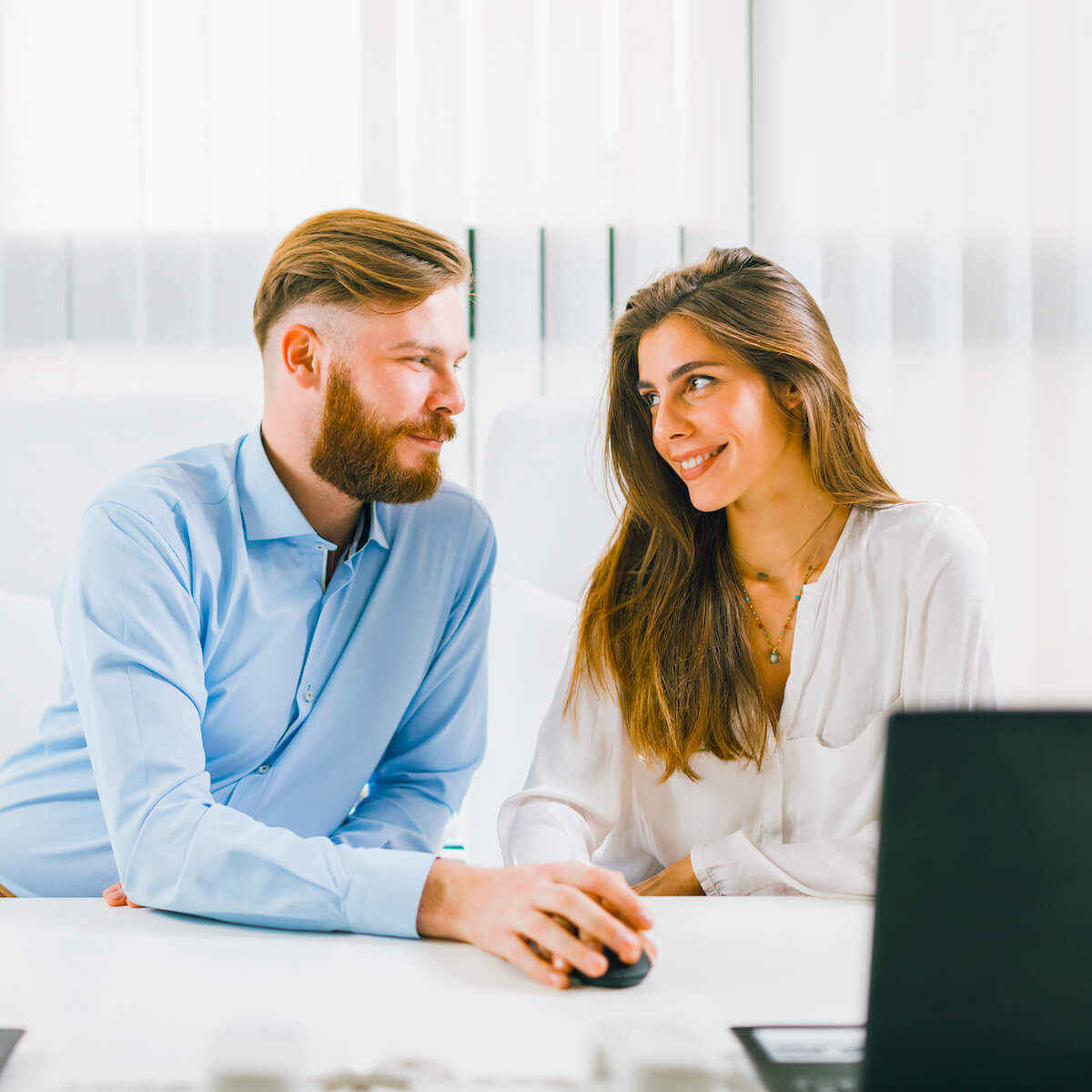 Frauen flirten so mit dir